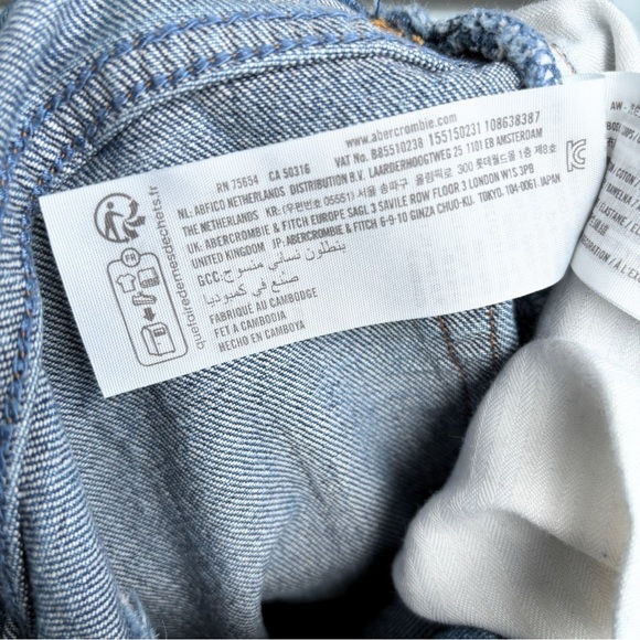 Abercrombie & Fitch Ultra High Rise 90s Straight Jean | Medium Raw Hem | NWOT - Picture 12 of 13